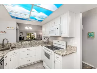 Photo #4: 20536168 Listing