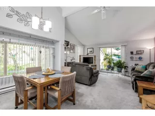 Photo #6: 20536168 Listing