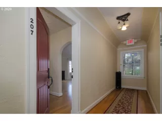 Photo #2: 20536557 Listing 