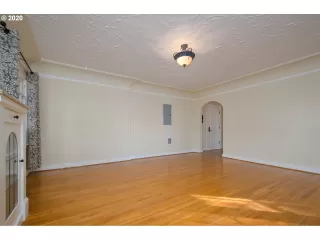 Photo #6: 20536557 Listing 