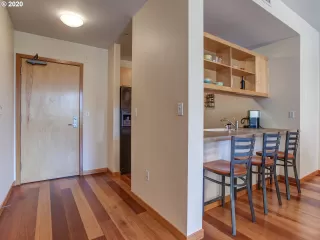 Photo #6: 20536682 Listing