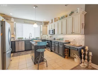 Photo #4: 20536719 Listing