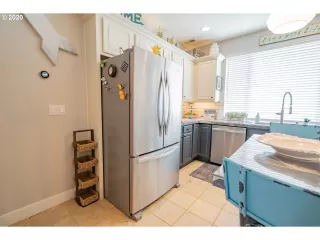 Photo #5: 20536719 Listing