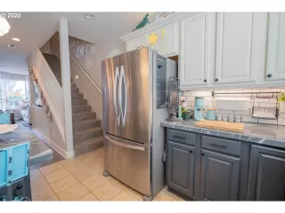 Photo #6: 20536719 Listing