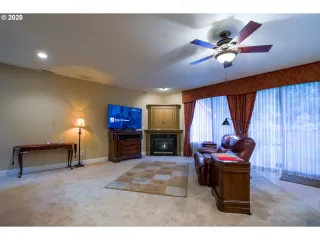 Photo #4: 20537320 Listing