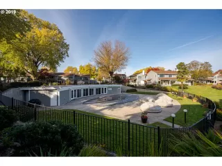 Photo #5: 20538039 Listing