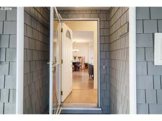 Photo #6: 20538039 Listing