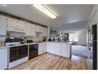 Photo #4: 20538553 Listing