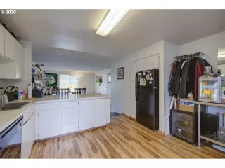 Photo #5: 20538553 Listing