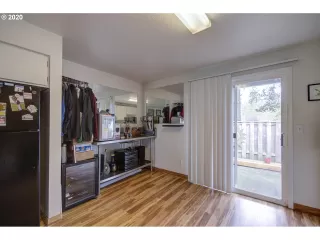 Photo #6: 20538553 Listing