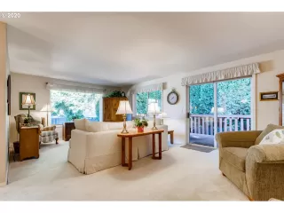 Photo #6: 20539698 Listing