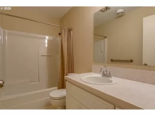 Photo #3: 20540139 Listing