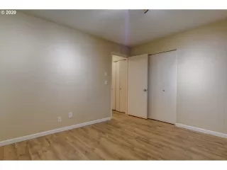 Photo #5: 20540139 Listing