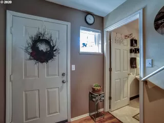 Photo #4: 20540459 Listing