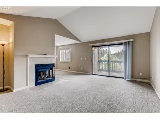 Photo #4: 20540795 Listing