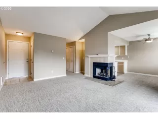 Photo #5: 20540795 Listing