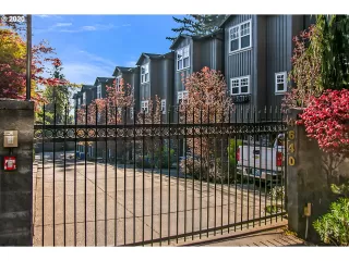 Photo #3: 20541030 Listing