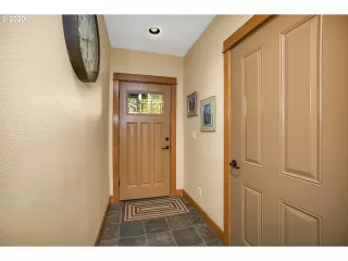 Photo #5: 20541030 Listing