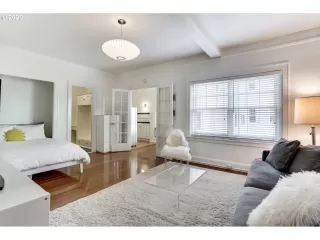 Photo #4: 20541194 Listing