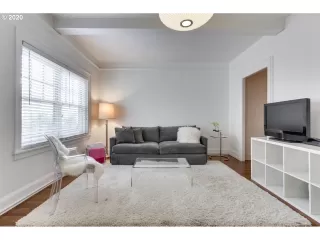 Photo #5: 20541194 Listing