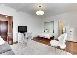 Photo #6: 20541194 Listing