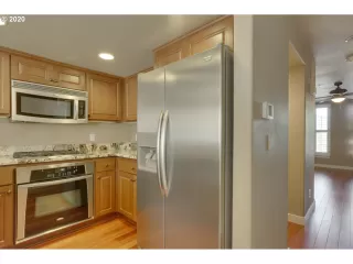 Photo #4: 20541653 Listing