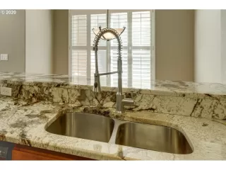 Photo #6: 20541653 Listing