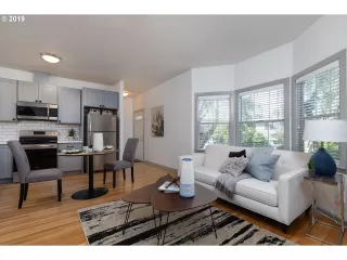 Photo #3: 20543135 Listing