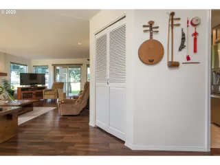 Photo #3: 20544230 Listing