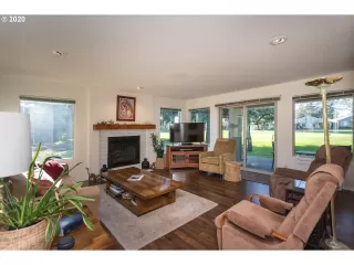 Photo #4: 20544230 Listing