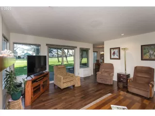 Photo #5: 20544230 Listing