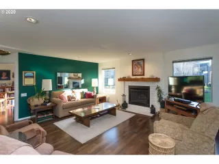 Photo #6: 20544230 Listing