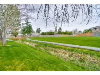 Photo #2: 20544434 Listing