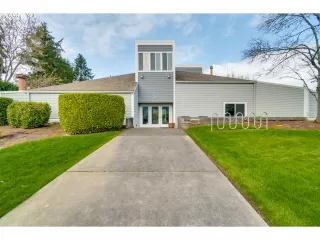 Photo #3: 20544434 Listing