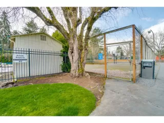 Photo #4: 20544434 Listing