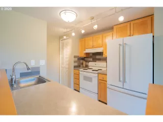 Photo #6: 20544540 Listing