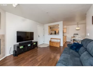 Photo #5: 20545148 Listing