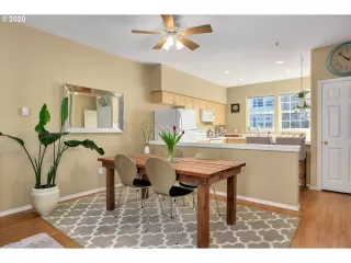 Photo #6: 20545713 Listing