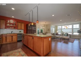 Photo #3: 20545807 Listing