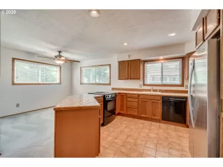 Photo #6: 20546281 Listing