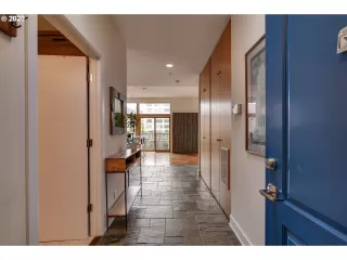 Photo #5: 20546707 Listing