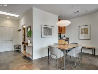 Photo #6: 20546707 Listing