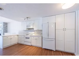 Photo #2: 20547012 Listing