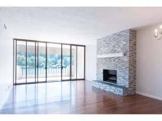 Photo #4: 20547012 Listing