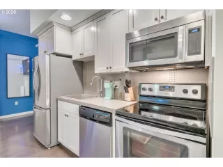 Photo #6: 20547872 Listing