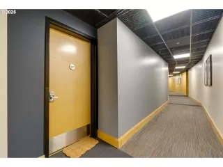 Photo #3: 205480740 Listing