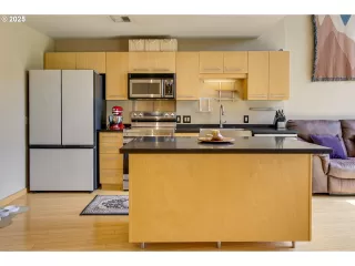 Photo #6: 205480740 Listing