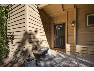 Photo #2: 20549296 Listing