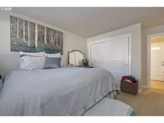 Photo #4: 20549296 Listing