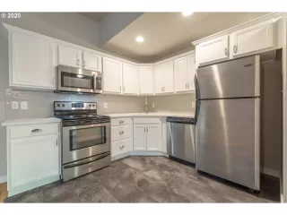 Photo #2: 20549326 Listing